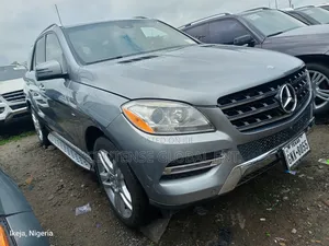 Mercedes-Benz M Class ML350 4MATIC 4dr SUV AWD (3.5L 6cyl 7A) 2015 Gray