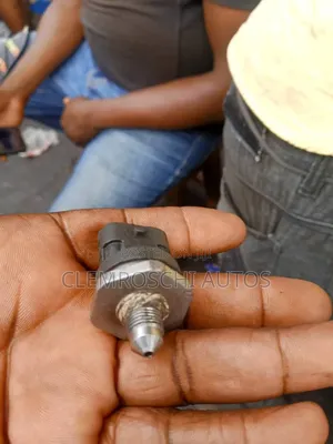 High Quality Certified Fuel Rail Sensor Rolls-Royce BMW V12 Engine