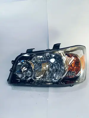 Toyota Highlander 2005 Headlight/Headlamp (Complete Set)