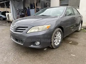 Toyota Camry XLE 4dr Sedan (2.5L 4cyl 6AM) 2010 Gray