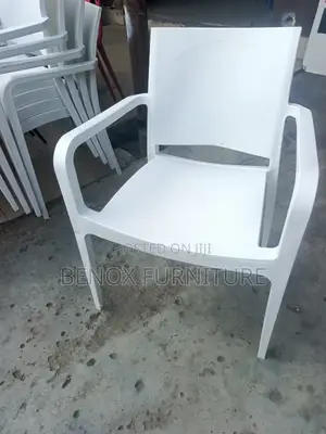Plastic Chairs With Armrest