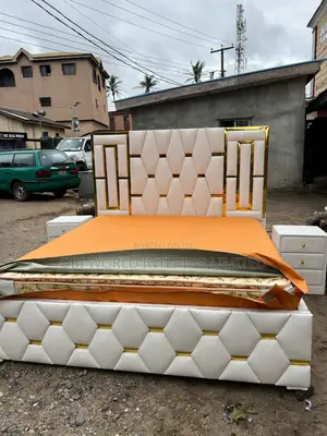 Padded Bed Frame 6by6 With 2 Drawers White Color