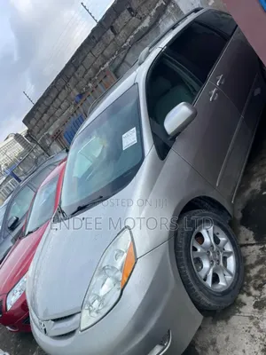 Toyota Sienna XLE AWD 2006 Gold
