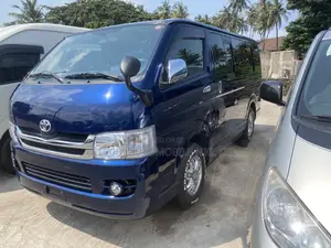 Toyota HiAce 2010 Blue