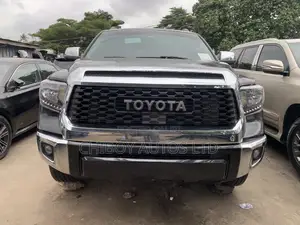 Toyota Sequoia Platinum 4dr SUV 4WD (5.7L 8cyl 6A) 2015 Black