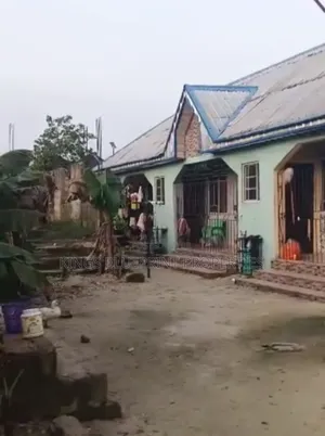 2bdrm Bungalow in Ughoton, Warri for sale