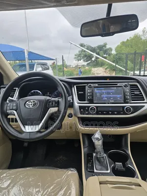 Toyota Highlander XLE 4x2 V6 (3.5L 6cyl 8A) 2018 Black