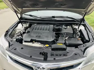 Toyota Avalon XLE 4dr Sedan (3.5L 6cyl 6A) 2014 Gold