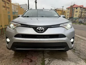 Toyota RAV4 Limited 4dr SUV AWD (2.5L 4cyl 6A) 2018 Silver
