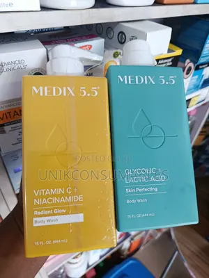 Medix 5.5 Vitamin C + Naicinamide / Glycolic + Lactic Acid Body Wash