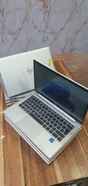 Laptop HP EliteBook 830 G8 16GB Intel Core i7 SSD 512GB