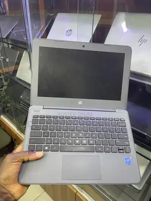Laptop HP Stream 11 Pro G4 EE 4GB Intel Pentium SSD 60GB