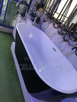 Acrylic Free Standing Bathtub Black And White Color