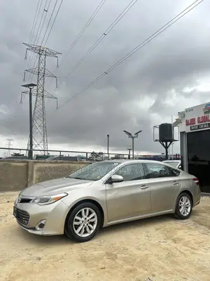 Toyota Avalon XLE Touring Sedan FWD (3.5L 6cyl 6A) 2013 Gold