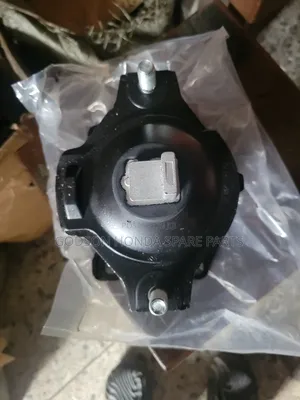 Front Engine Sit 2005 Honda Accord