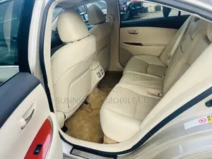 Lexus ES 350 2011 Gold