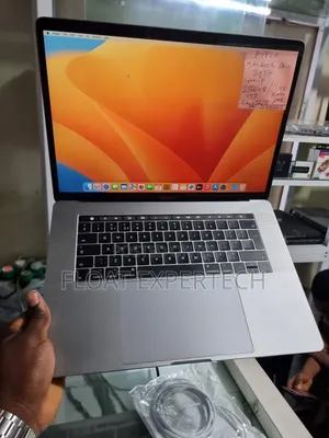 Laptop Apple MacBook Pro 2017 16GB Intel Core i7 SSD 256GB