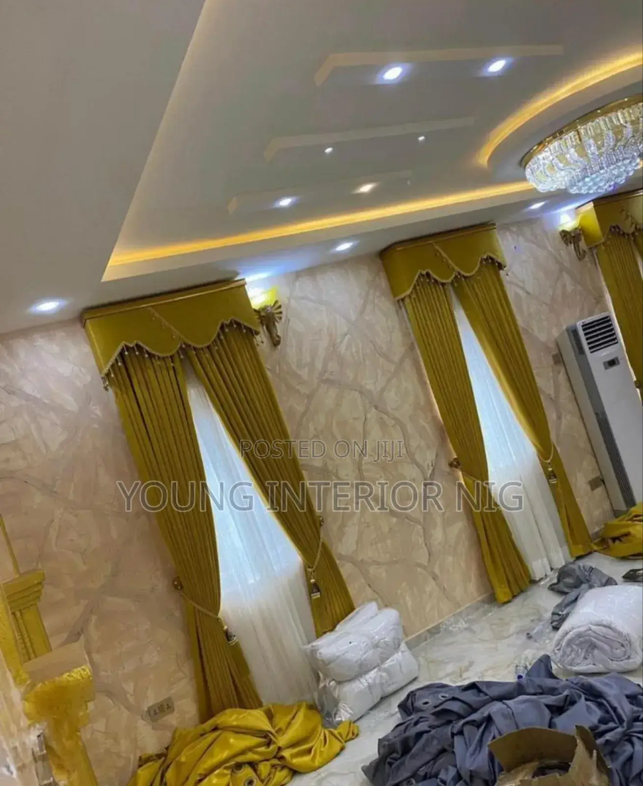 Curtains/Window Blinds