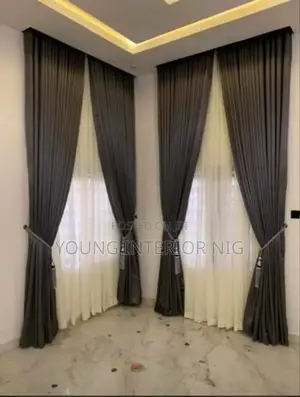 Curtains/Window Blinds