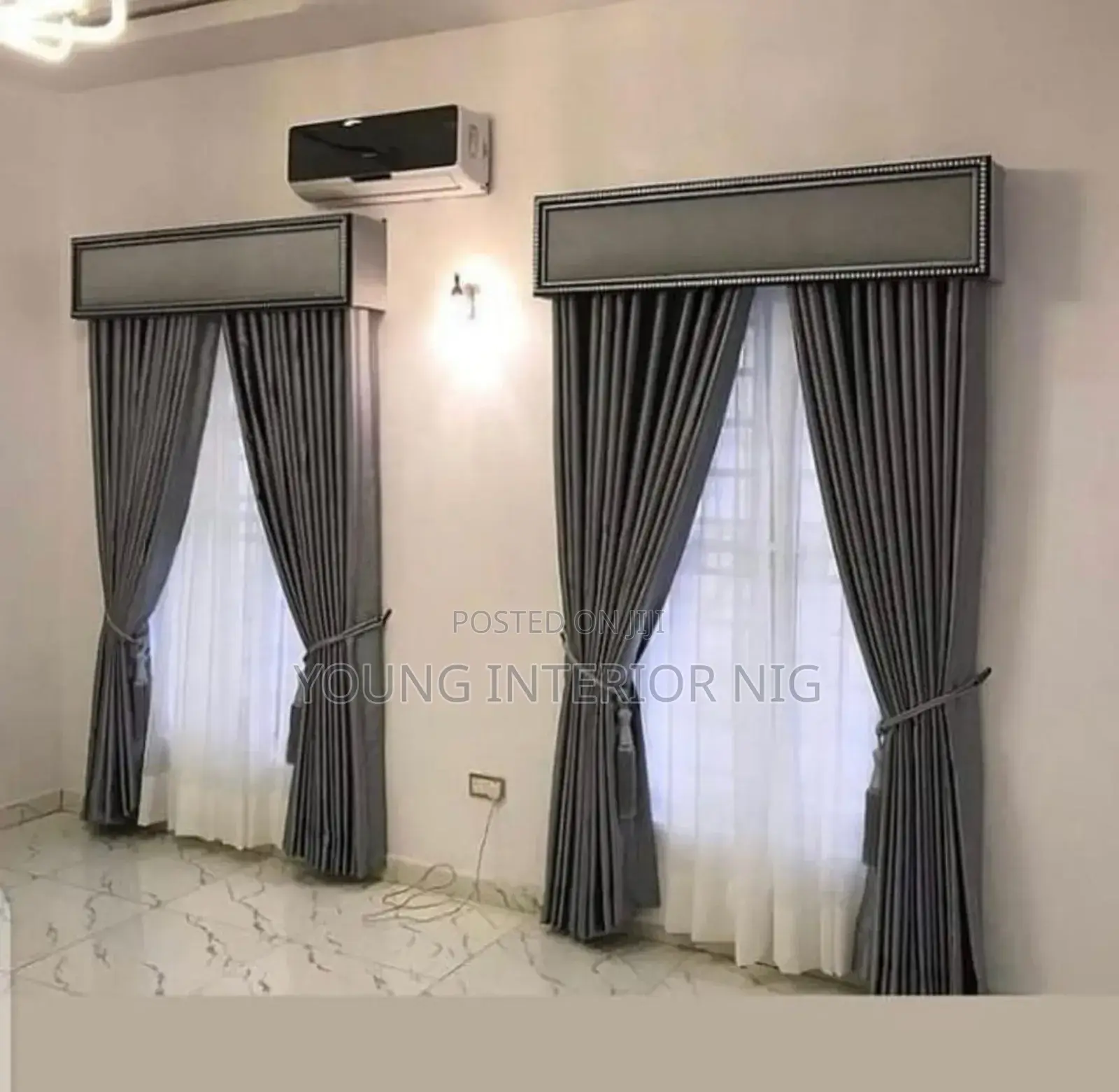 Curtains/Window Blinds