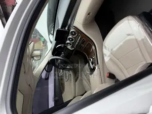 Mercedes-Benz C300 Luxury 4dr AWD 4Matic Sedan (2.0L 4cyl 7A) 2015
