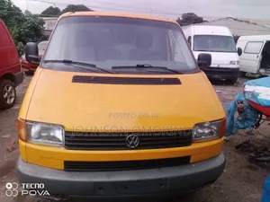 Volkswagen Transporter 2001 Yellow