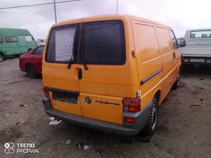 Volkswagen Transporter 2001 Yellow