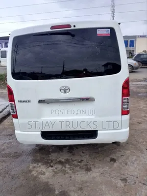 Toyota HiAce 2014 White