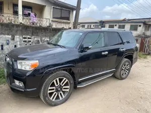 Toyota 4-Runner SR5 4WD 2012 Black