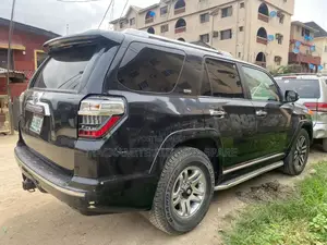 Toyota 4-Runner SR5 4WD 2012 Black