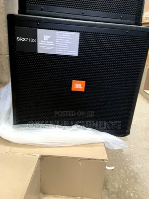 JBL Srx718s
