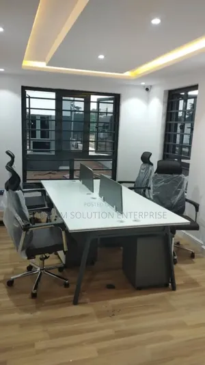 By 4 Workstation With Movable Drawer