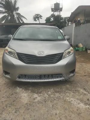 Toyota Sienna 2012 Silver