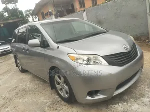 Toyota Sienna 2012 Silver