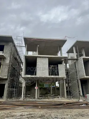 5bdrm Duplex in Banana Island for sale