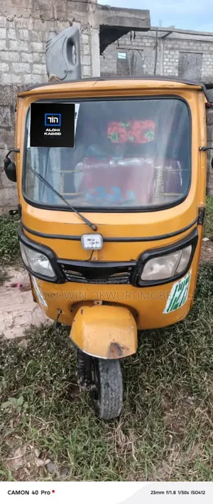 Bajaj Boxer 2020 Yellow