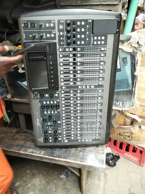 Digital Mixer Behringer