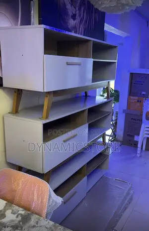 Maxi Off White Tv Standing