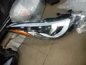 Right Side Headlight Hyundai Elantra 2014