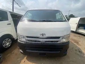 Toyota HiAce 2010 White