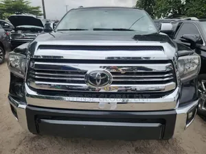 Toyota Sequoia Platinum 4dr SUV 4WD (5.7L 8cyl 6A) 2016 Black