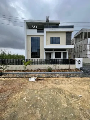 5bdrm Duplex in Chevron for sale
