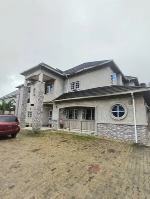 7bdrm Duplex in Inside A Gated for sale