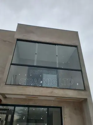 Showroom Transparent Glass