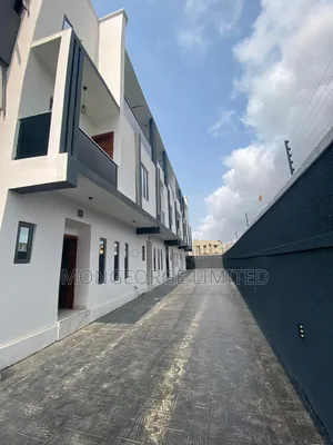 3bdrm Townhouse/Terrace in Ikota for sale
