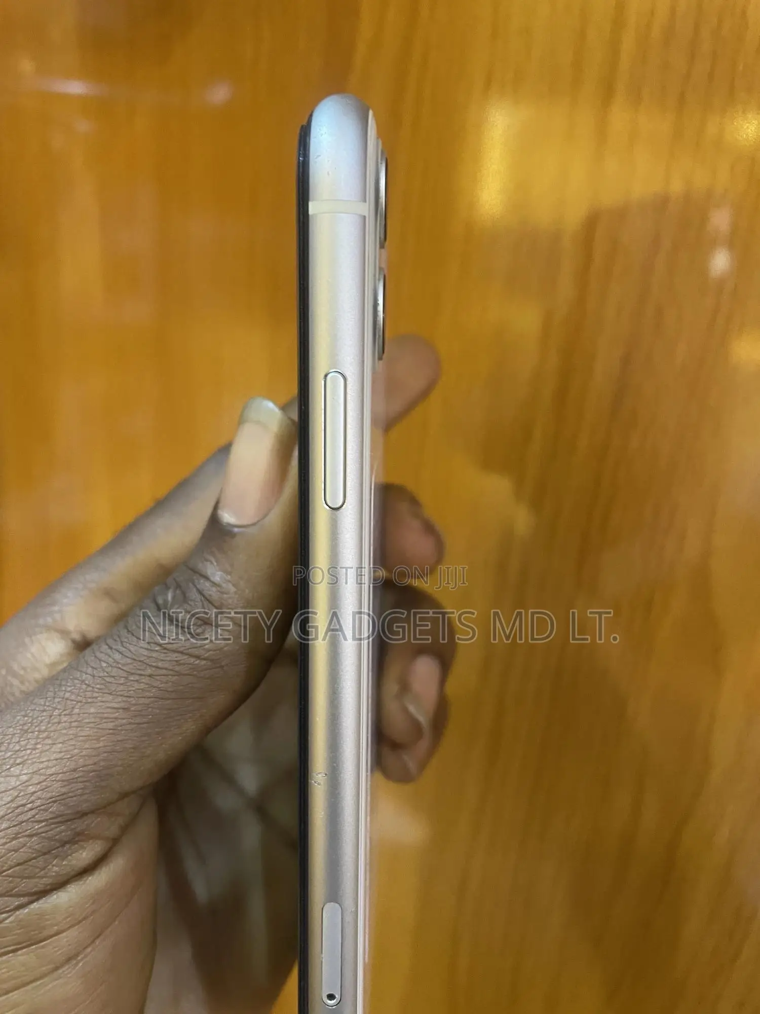 Apple iPhone 11 64 GB Gold