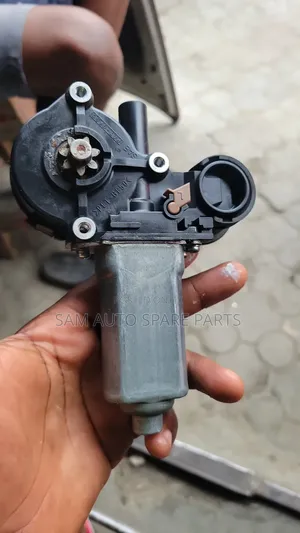 Toyota Camry Engine Glass Front Left Side 05 Model
