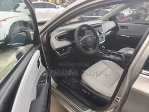 Toyota Avalon XLE 4dr Sedan (3.5L 6cyl 6A) 2014 Gold