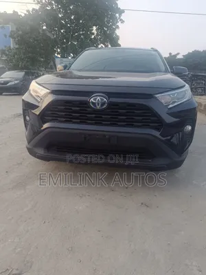 Toyota RAV4 XLE 2021 Blue