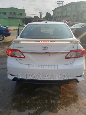 Toyota Corolla S Special Edition 4dr Sedan (1.8L 4cyl 4A) 2013 White